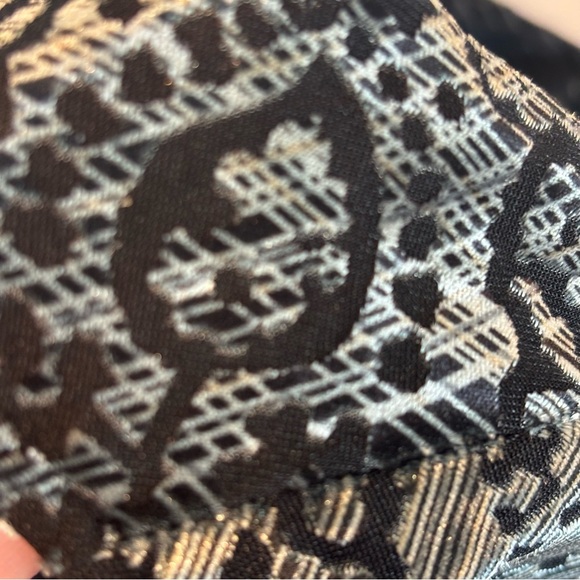 HARVE BENARD Sleeveless Black/Shiny/Sheer Velvet‎ Blouse Like New Sz 8 - Picture 5 of 12